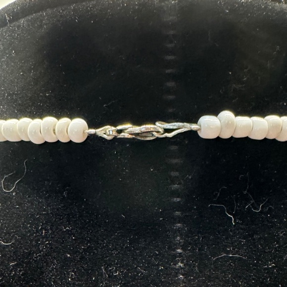 White Seed Bead With Green Stone And Pearl Necklace - Picture 4 of 6